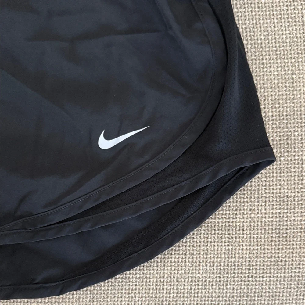 Nike women black